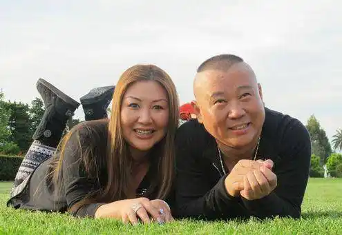 圈的大师级别的人物,当年他还是名不见经传的小人物,第一任妻子胡中惠