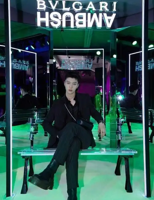 范冰冰鲜肉弟弟比姐姐还美!出席全球派对,穿薄纱衬衣大秀性感