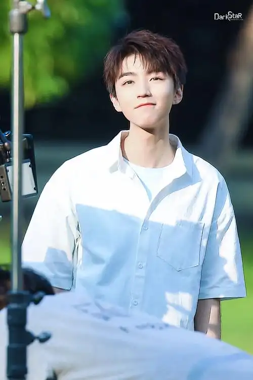 王俊凯壁纸:令人窒息的外貌,是心动的感觉啊 - 知乎