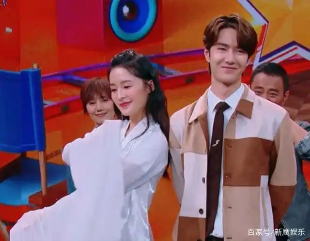 李沁穿戏服一展鸿鹄舞姿,酷盖王一博都受不住,脸都撩红了!