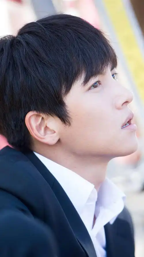 池昌旭thek2西装剧照