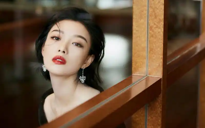 倪妮成熟妩媚高清桌面壁纸