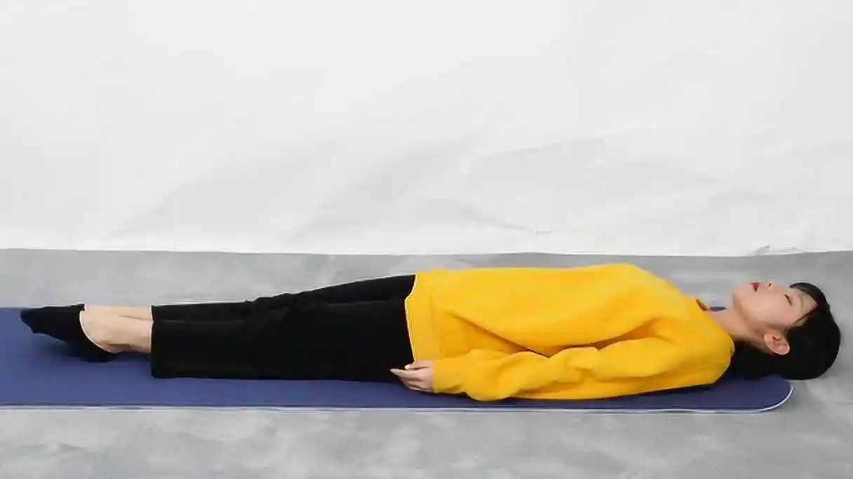 一个勾脚尖动作每天练习血液循环消除肿胀预防血栓