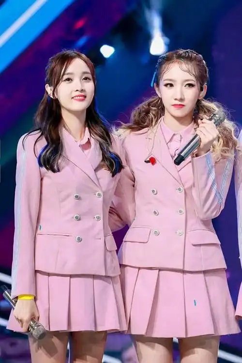 吴宣仪孟美岐合体了!同一支舞差距显著,两人的大腿粗度更抢眼