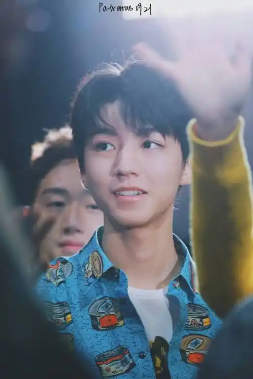 晚安,小凯  @tfboys-王俊凯  cr.logo