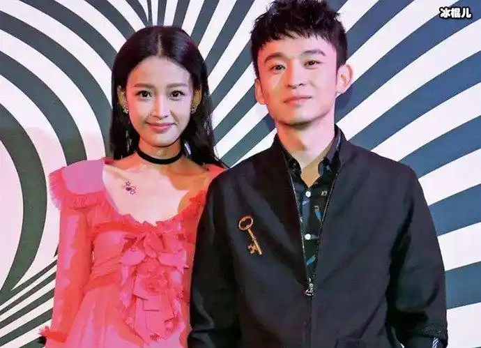 逗比情侣孙怡董子健的恋爱过程,你想知道吗? - 明星 - 冰棍儿网