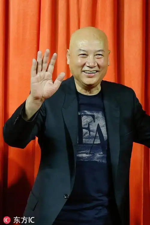 65岁"唐僧"迟重瑞和大1的1岁的女富豪妻子近照_网易订阅