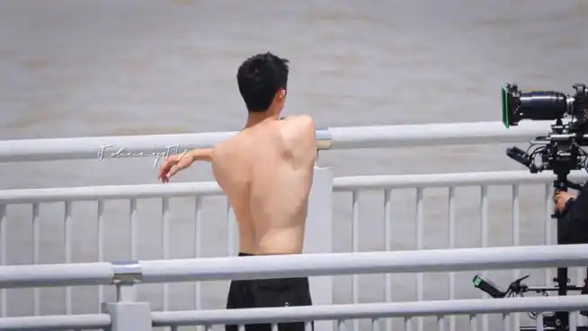 黄景瑜倒三角身材