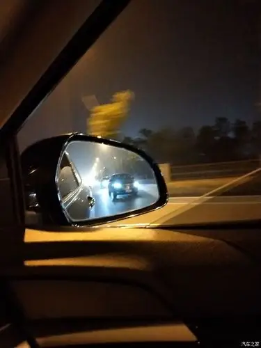 我感觉博瑞的后视镜即使在夜中也很清晰.