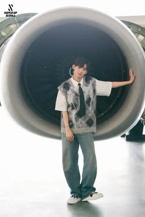 唐九洲超话#唐九洲初入职场机长季#飞友团集体参观a