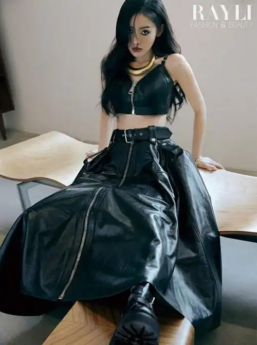 张天爱百变反差大片释出黑色皮衣白色长裙诠释多面性感