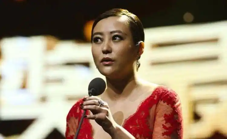 她是邓超的前任,在一起3年分手后险些身亡,如今幸福美满_郝蕾_生活