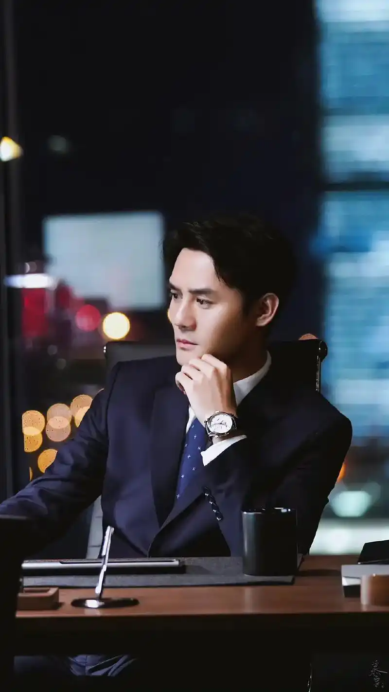 向风而行 不怕万千小鲜肉,就怕40岁的王凯.这该死的魅力怎 - 抖音