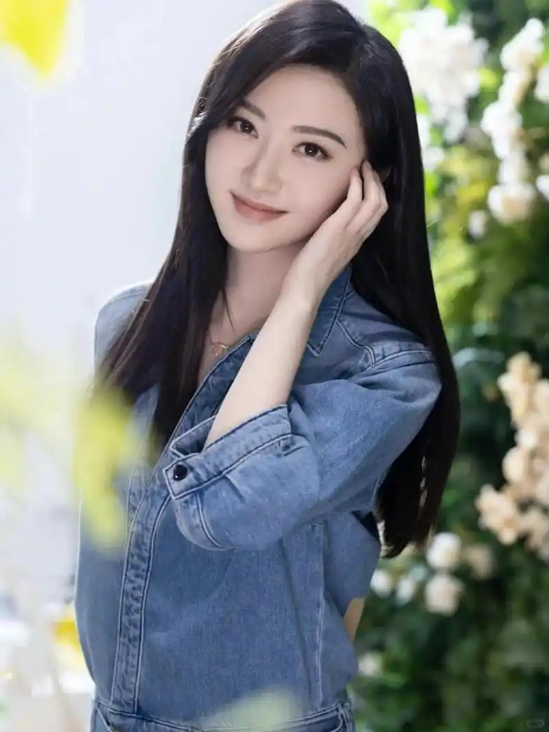 美女壁纸景甜美图高清热图写真分享9张 景甜写真壁纸纯欲天花板!