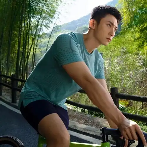 黄景瑜男大感 #休闲运动短袖  fila斐乐  品牌logo圆领简约修身