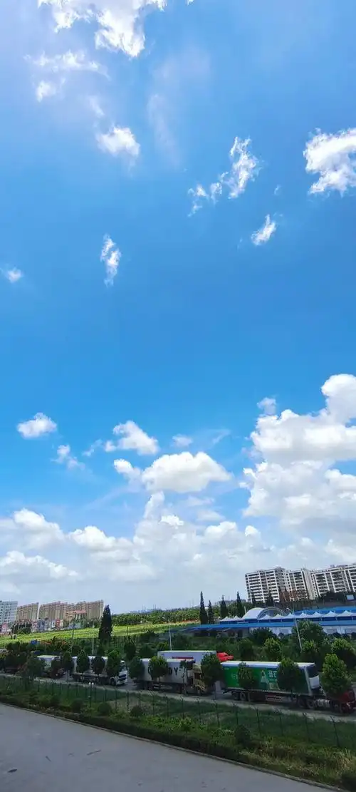 天气很不错蓝天白云晴空万里