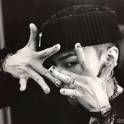 权志龙黑白头像高清最新图片 权志龙全黑照片头像图片大全 - 高清头像