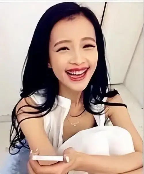 坊间传闻,孙怡在出道做演员之前,曾经做过一段时间小模特,而拍摄的