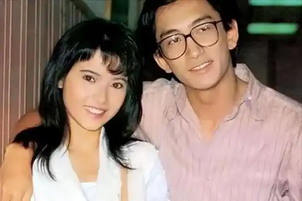 娱乐圈4对亲兄弟差距大,明明一娘所生,却一个深情一个花名在外