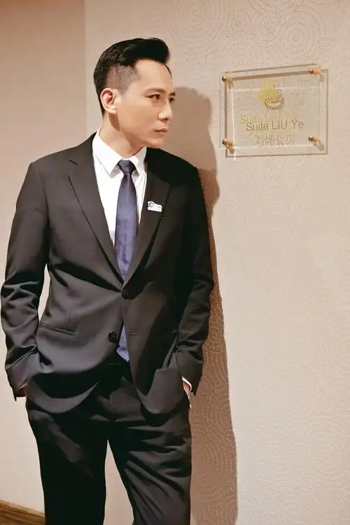 刘烨主演《在远方》 戛纳写真帅气迷人