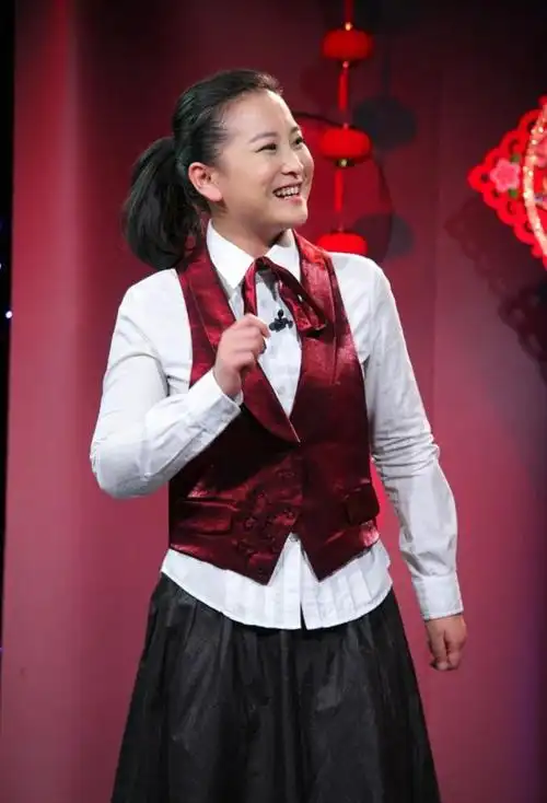 贾玲瘦身剪影曝光,目测120斤往下,为留悬念春晚都放弃了_腾讯新闻