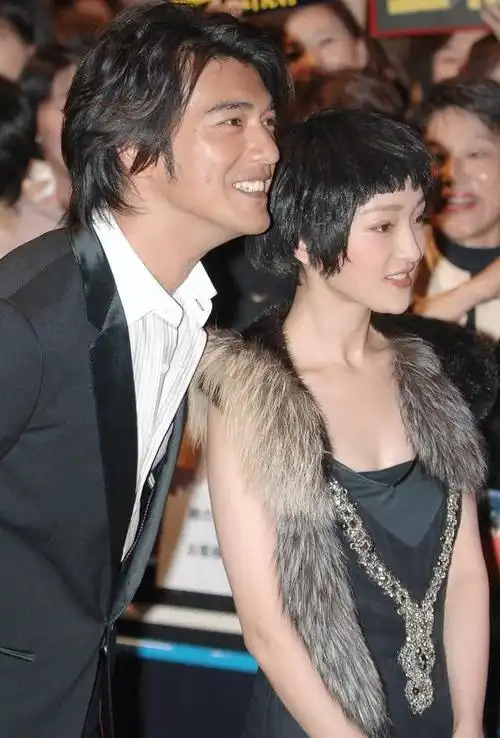 年轻时候的周迅有多美,对比一旁的金城武就知道,这也太青涩了