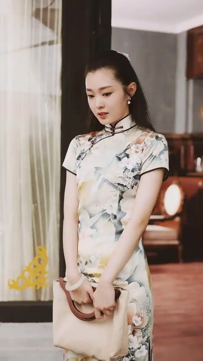 身穿旗袍裙的宋轶,你看漂亮吗?