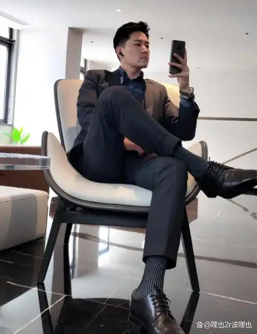 30岁正装帅大叔成熟又多金真的很有魅力