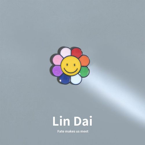 卡通小花笑脸防走光胸针扣可爱日系精致徽章装饰包包领口别针男女