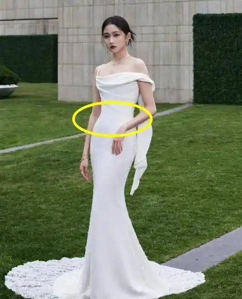 关晓彤出席活动肚子鼓起来,疑似开心,好事要来了_鹿晗_网友_影响