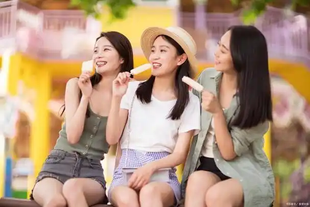 在我们的生活中,闺蜜是我们最亲密的伙伴,我们共享着喜怒哀乐,也一起