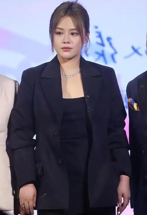 事实证明分手六年后马思纯已经走上另一条大道