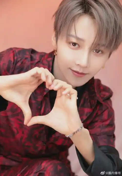 刘雨昕新专辑造型好个性好酷炫一整个心动了