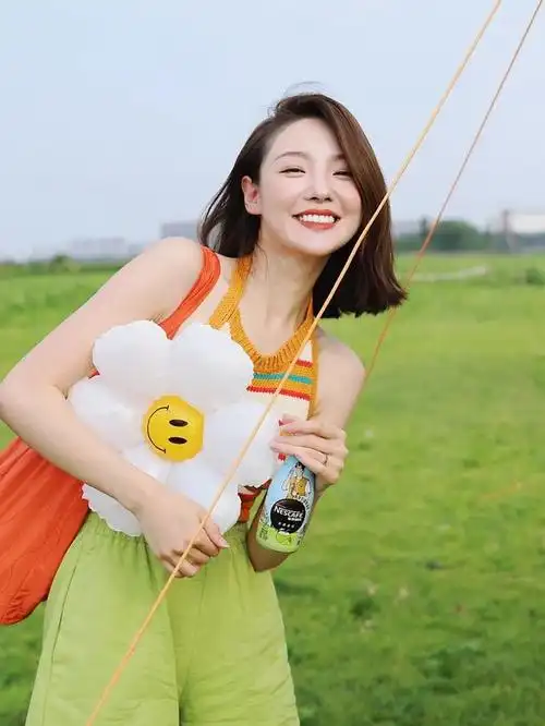 叮你的夏日比耶女孩上线