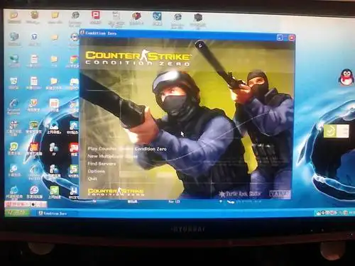 电脑玩cs什么的以前是全屏现在是小屏是怎么回事