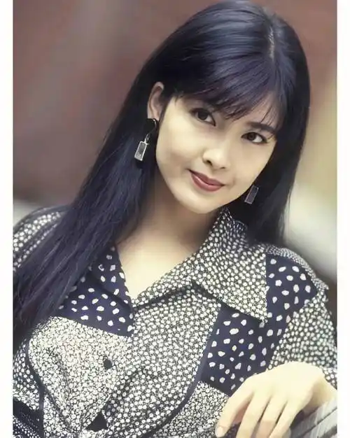 "玉女掌门人"周慧敏要离婚?倪震净身出户?痴缠半生爱情落幕?