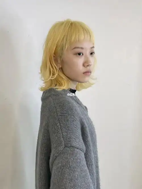 很女团的颜色～漂发的时候因为我头发底色太深(黑色)发质又成都很细软