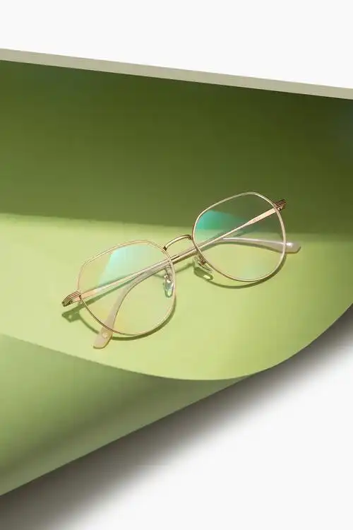 【眼镜】一组墨绿色广告图静物拍摄分享