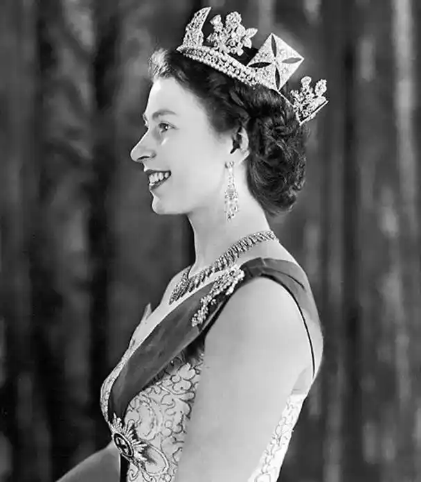 伊丽莎白二世 #二战 #历史 #内容过于真实 英联邦的最高 - 抖音