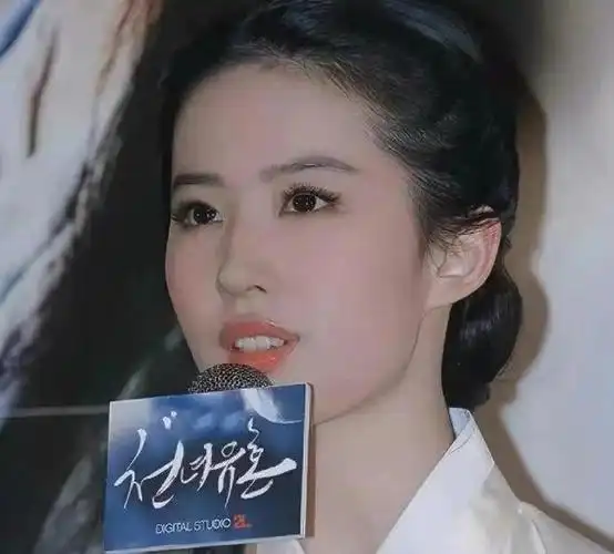 穿上韩服的刘亦菲才是韩国人神往的女神吧