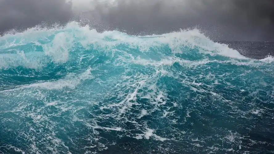 海洋巨型浪花澎湃写真