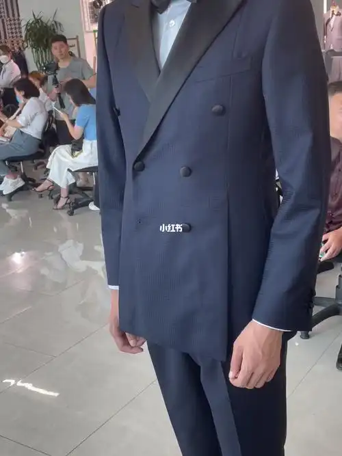 男士西服新款前侧开叉