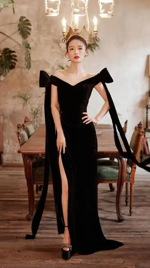 李沁黑色礼服裙写真 优雅十足|最新美照|中国传统音乐_网易订阅
