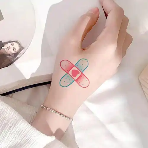 彩色小熊趣味创可贴男女花臂遮疤小腿肩部半臂仿真社会不反光遮疤可爱