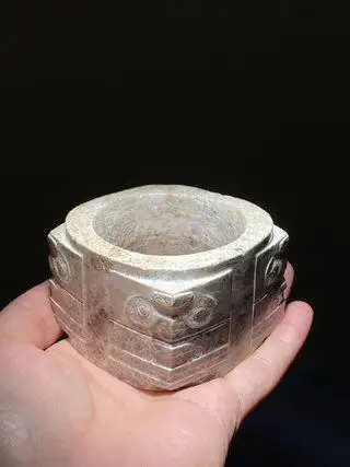 良渚文化兽面纹玉琮