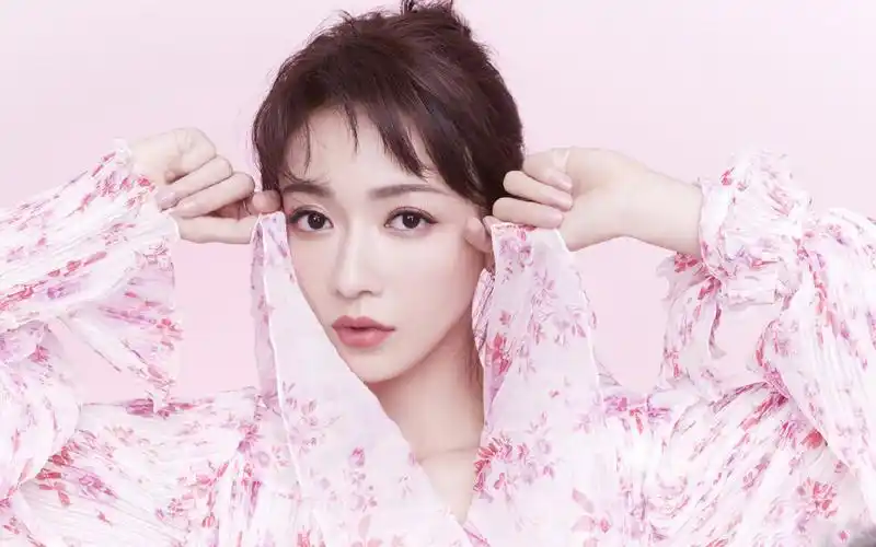 吴谨言粉色长裙高清桌面壁纸