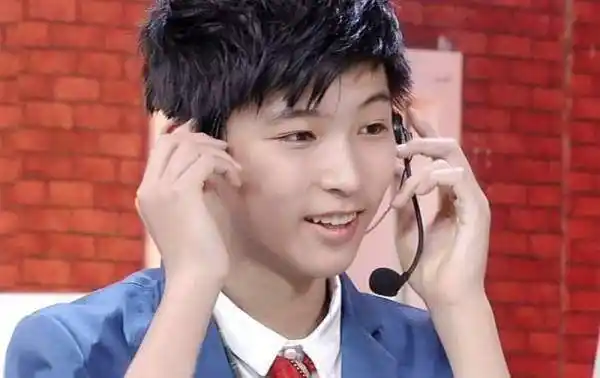 追星把自己追成大明星王俊凯偶像是他差王俊凯几个档次