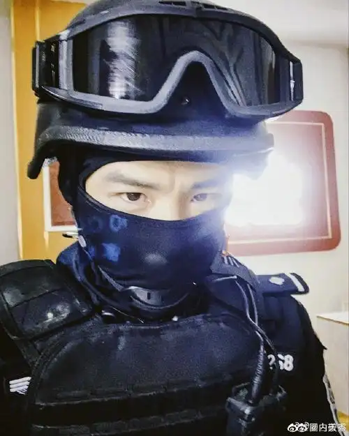 感谢白敬亭塑造了这么硬朗帅气的邢克垒,让我们了解到更多特警这份