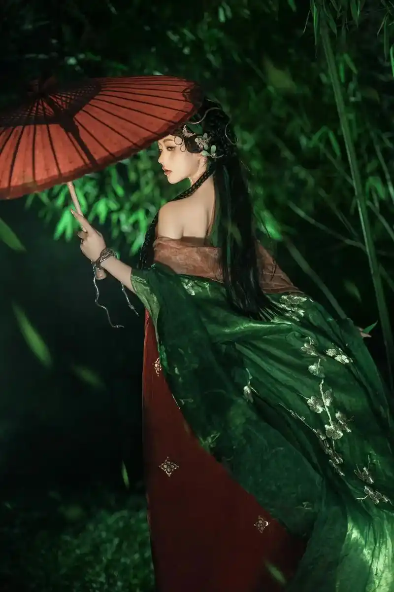 "人间太市侩,不如山间做妖怪"|青蛇写真."人间太市侩,不如 - 抖音