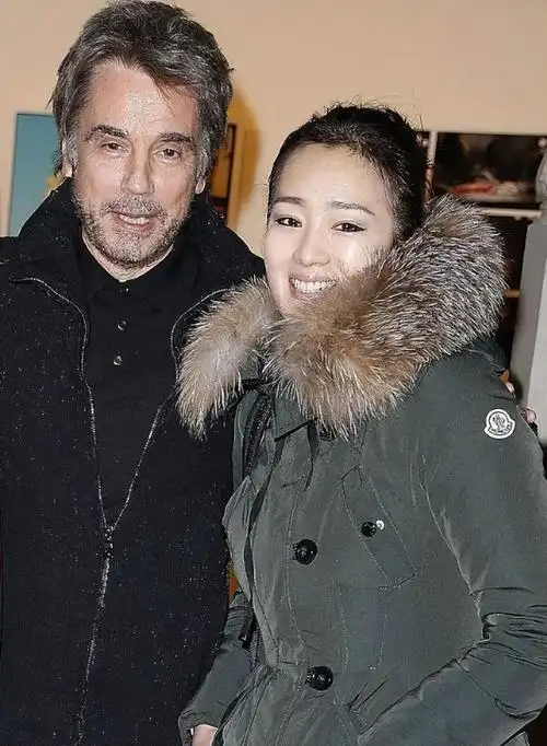 这一夜,巩俐带75岁丈夫出席国宴,狠狠给内娱明星们"上了一课"